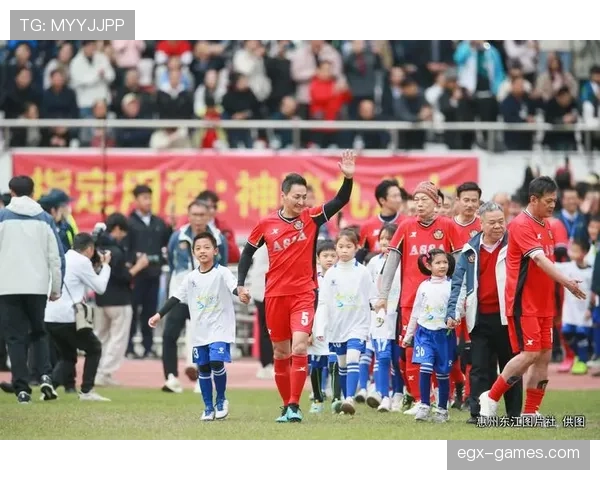 本周末足球赛事激战正酣，强队对决引爆球迷关注